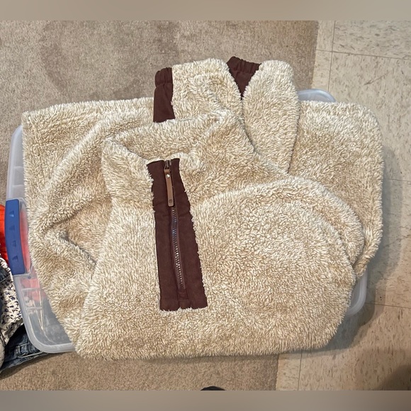 Just old jackets and hoodies trying to get rid of.Shoot me a price if interested - Picture 5 of 11